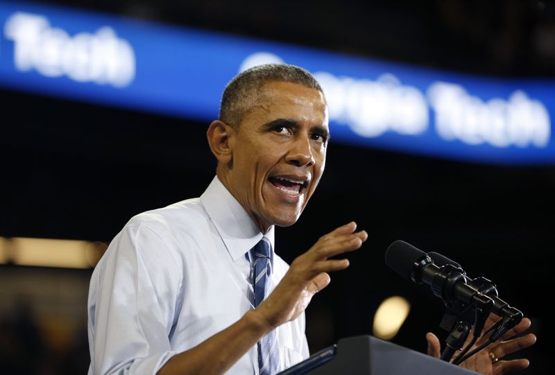 © Reuters. أوباما محروم من اقتناء هاتف ذكي أو ارسال رسائل نصية