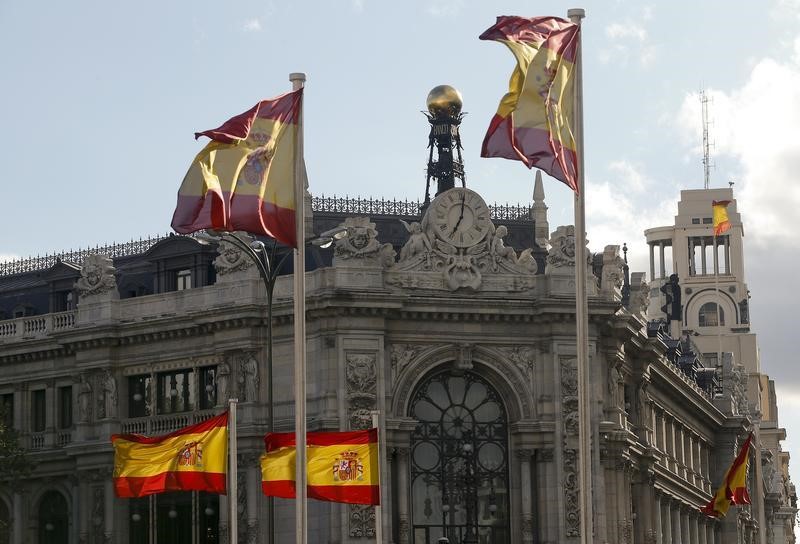 © Reuters. La deuda pública española se sitúa en el 97,7% al final de 2014