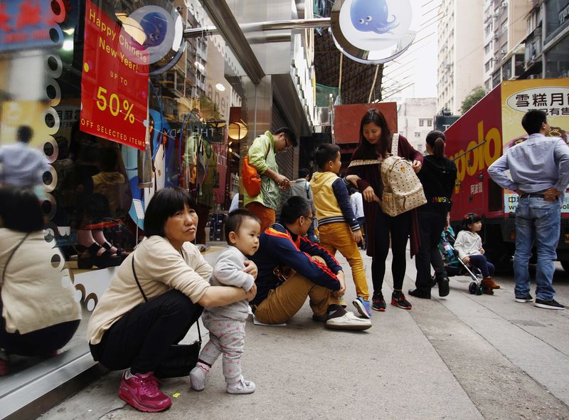 © Reuters. تراجع السياحة الوافدة من الصين إلى هونج كونج بسبب المشاعر العدائية