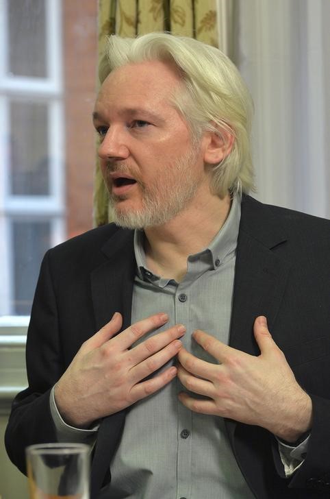 © Reuters. Julian Assange, fundador do WikiLeaks, durante conferência na embaixada equatoriana em Londres