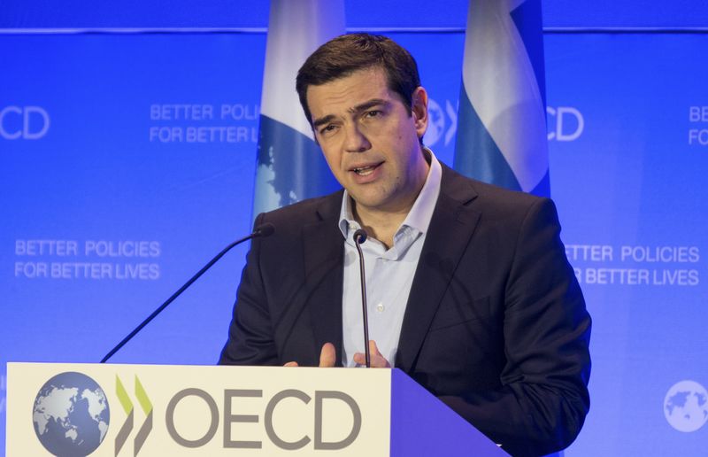© Reuters. Primeiro-ministro grego, Alexis Tsipras, durante discurso na sede da OCDE, em Paris