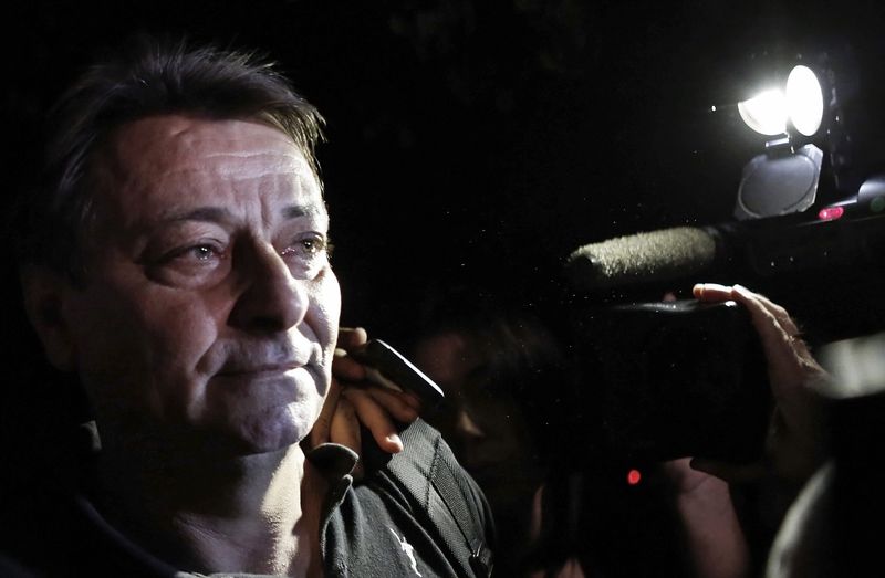 © Reuters. Ex-guerrilheiro de esquerda italiano Cesare Battisti, saindo da sede da Polícia Federal, em São Paulo