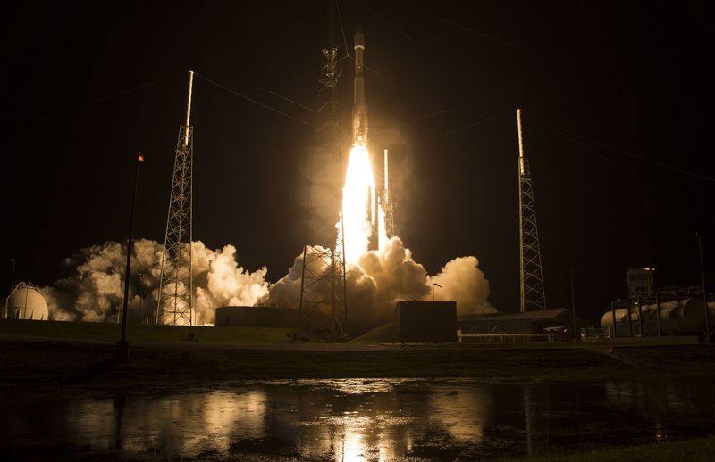 © Reuters. Lançamento de um foguete Atlas 5 em Cabo Canaveral, na Flórida