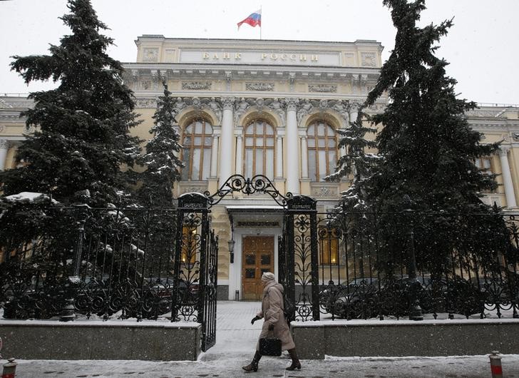 © Reuters. البنك المركزي: الاقتصاد الروسي قد ينكمش 5.8% في 2015 وفقا "لسيناريو الخطر"
