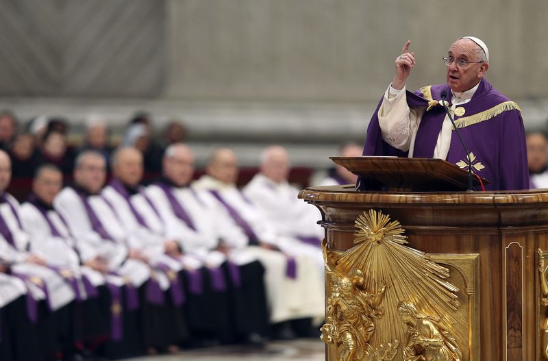 © Reuters. Papa Francisco em discurso na Basília de São Pedro 