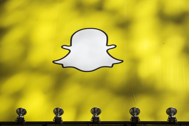 © Reuters. A billboard displays the logo of Snapchat above Times Square in New York