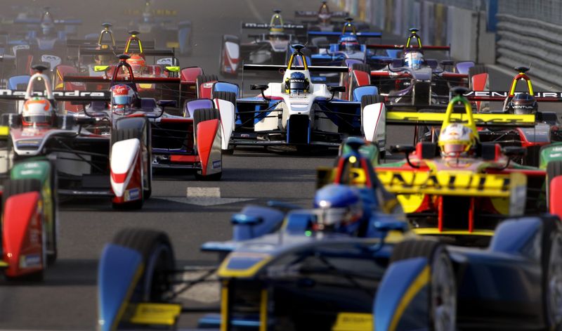 © Reuters. File photo of Formula E cars driving into a corner during the Formula E Championship race in Beijing