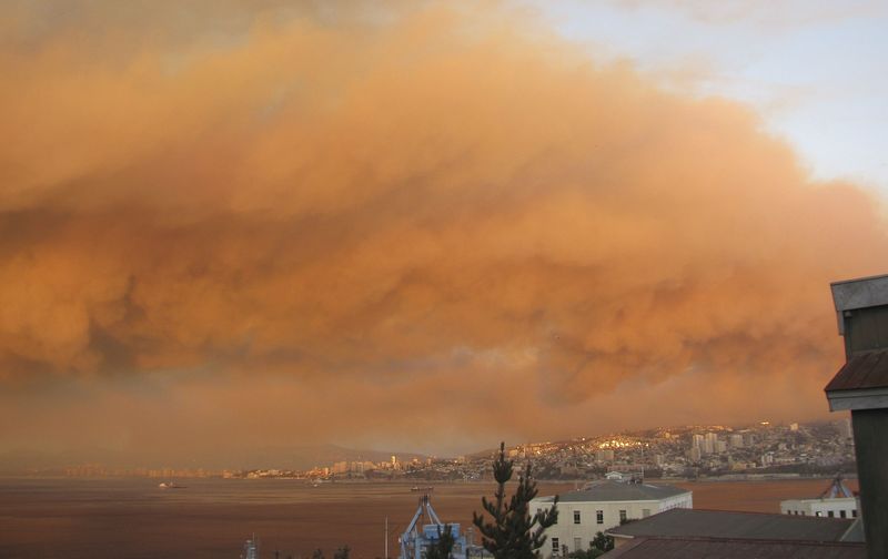 © Reuters. Incêndio em Valparaíso