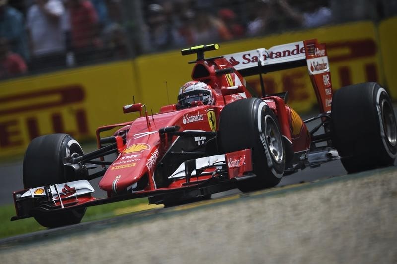 © Reuters. Ferrari Formula One driver Kimi Raikkonen of Finland drives during the third practice session of the Australian F1 Grand Prix at the Albert Park circuit in Melbourne