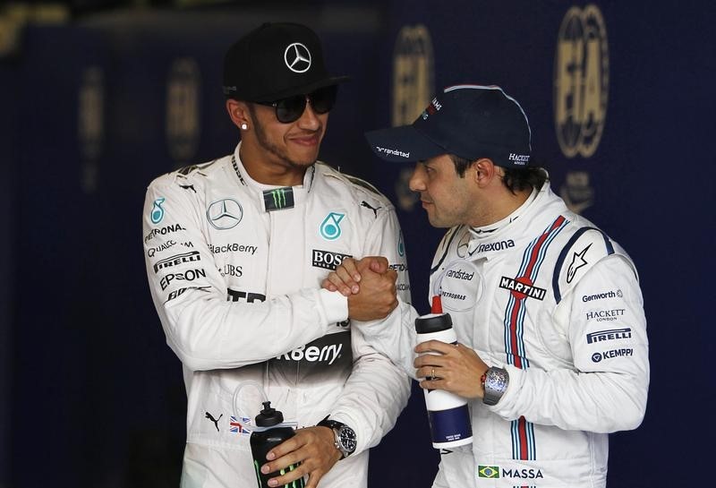 © Reuters. Williams Formula One driver Felipe Massa of Brazil congratulates Mercedes driver Lewis Hamilton of Britain on his pole position after the qualifying session of the Australian F1 Grand Prix at the Albert Park circuit in Melbourne