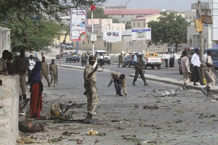 © Reuters. مسؤول : مقتل أربعة أشخاص في هجوم على موكب حاكم ولاية كينية