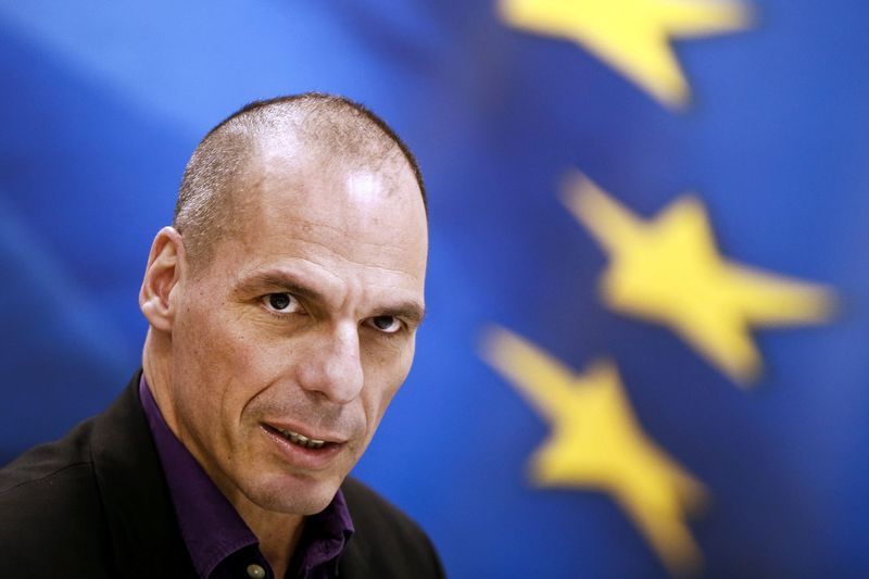 © Reuters. El estímulo monetario causará un auge insostenible en bolsa, dice Varoufakis