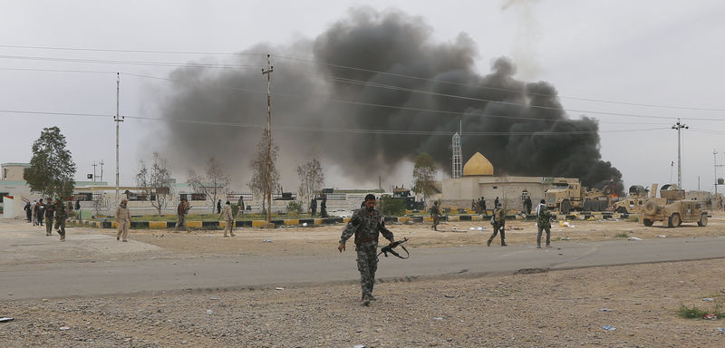 © Reuters. الهجوم العراقي لاستعادة تكريت يتوقف لليوم الثاني