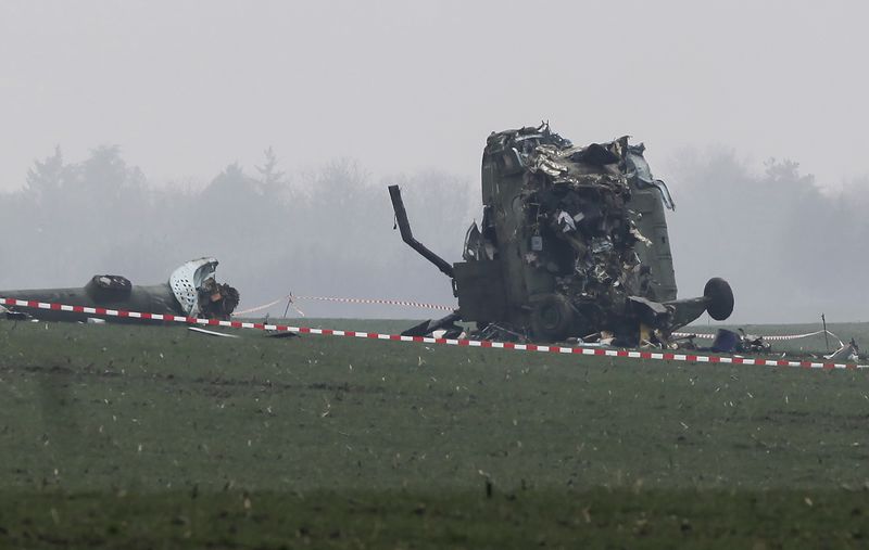 © Reuters. تحطم طائرة هليكوبتر عسكرية صربية ومقتل سبعة بينهم رضيع
