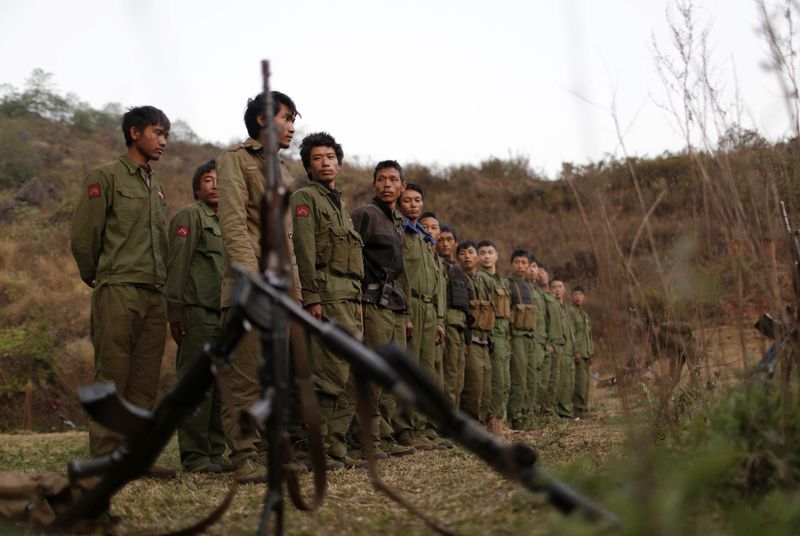 © Reuters. Rebel soldiers of Myanmar National Democratic Alliance Army (MNDAA) gather at a military base in Kokang region