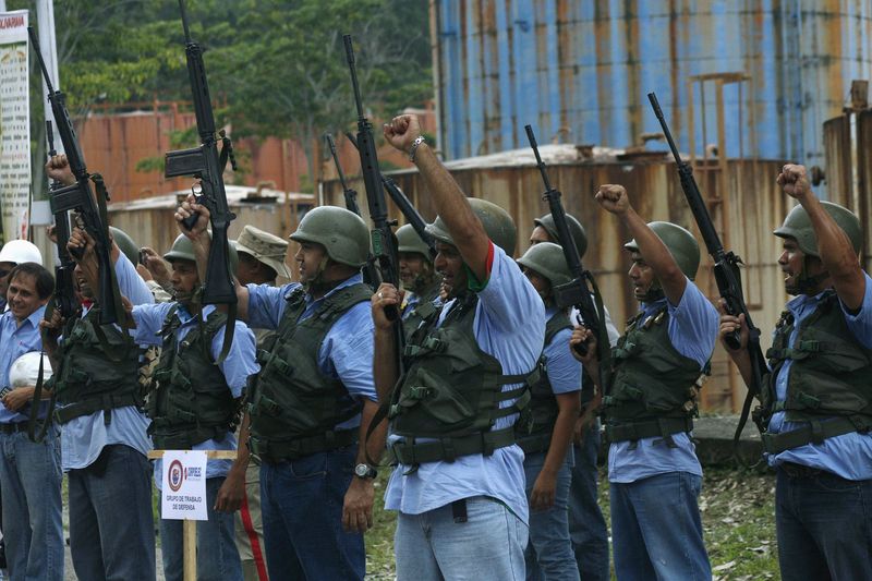 © Reuters. Venezuela inicia maniobras militares ante la "amenaza" de Estados Unidos