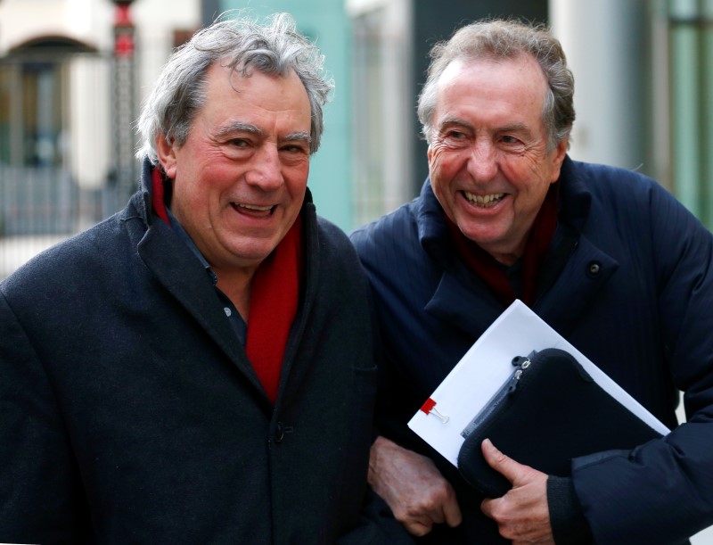 © Reuters. Terry Jones, de los Monty Python, critica al sistema financiero con "Boom Bust Boom"