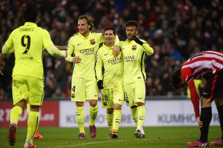 © Reuters. El Barça gana de la mano de Messi y llega al clásico en un gran momento