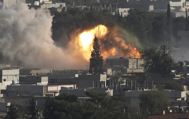 © Reuters. الجيش الأمريكي: 11 ضربة جوية ضد مواقع للدولة الاسلامية في العراق وسوريا