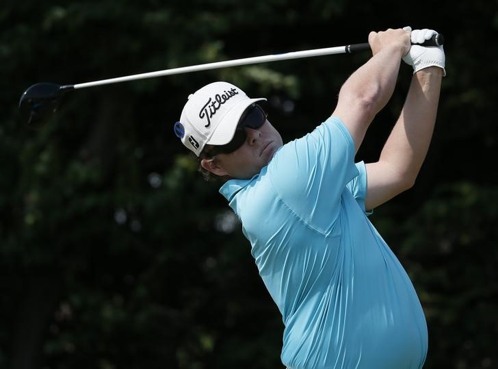 © Reuters. George Coetzee of South Africa watches his tee shot during the second round of the British Open Championship at the Royal Liverpool Golf Club in Hoylake