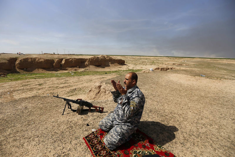 © Reuters. A Picture and Its Story: 'The Road to Tikrit'