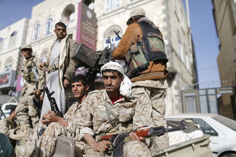 © Reuters. زعيم الحوثيين يقول انه يجري محادثات غير مباشرة مع السعودية