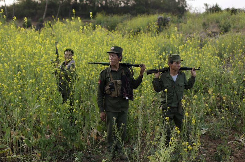 © Reuters. Rebel soldiers of Myanmar National Democratic Alliance Army (MNDAA) patrol near a military base in Kokang region