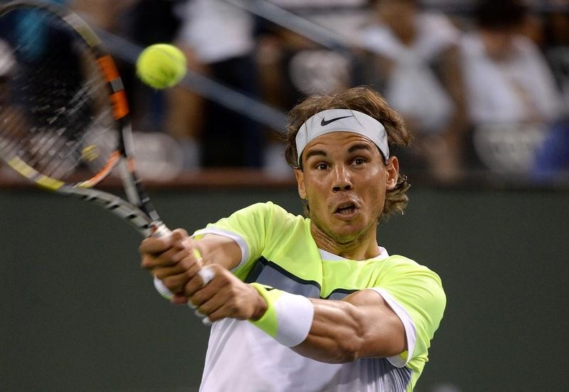 © Reuters. Federer y Nadal avanzan en Indian Wells, Wawrinka queda eliminado