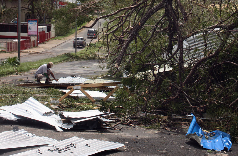 © Reuters. فرق إغاثة تبلغ عن وقوع دمار ووفيات بعد الإعصار الذي ضرب فانواتو