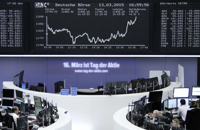 © Reuters. La sala operatova della borsa di Francoforte 