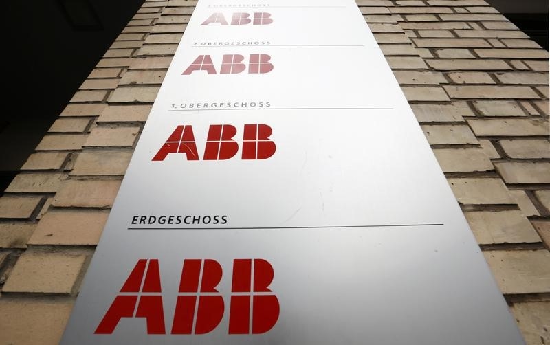 © Reuters. Logos of Swiss industrial group ABB are seen at an office building in Zurich