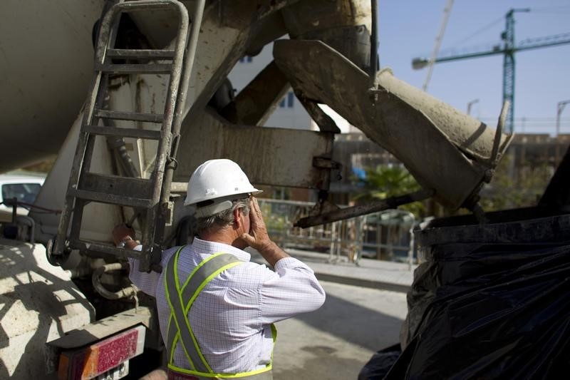 © Reuters. El consumo de cemento sube en febrero por segundo mes consecutivo