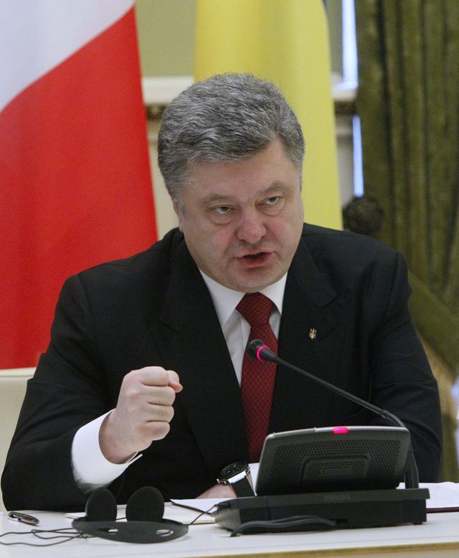 © Reuters. Presidente ucraniano, Petro Poroshenko, durante encontro com o primeiro-ministro italiano, Matteo Renzi, em Kiev