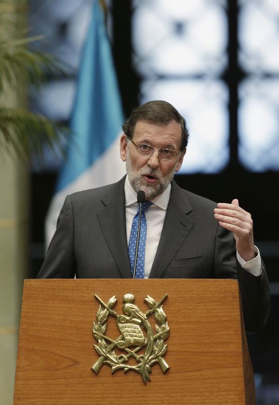 © Reuters. Rajoy, a favor de decidir caso por caso sobre los políticos imputados