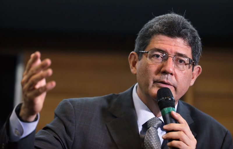 © Reuters. Ministro da Fazenda, Joaquim Levy, em discurso em São Paulo