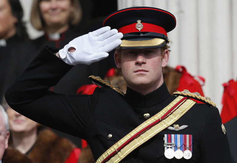 © Reuters. الأمير هاري يترك القوات المسلحة البريطانية بعد 10 سنوات في الخدمة