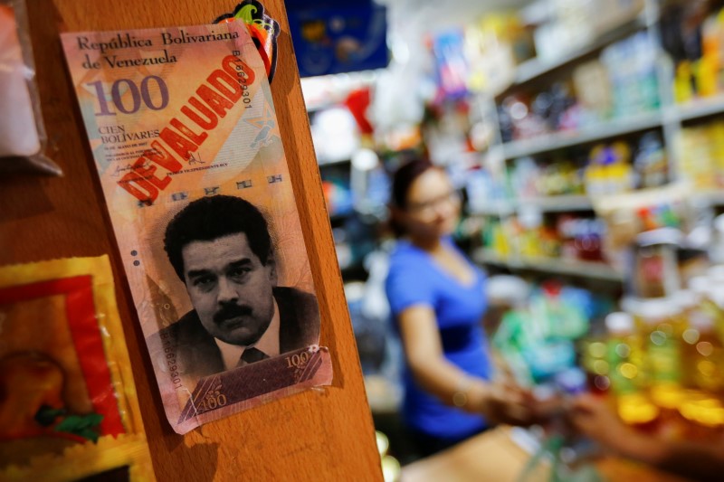 © Reuters. Venezuela cumple con primer vencimiento de deuda del 2015, promete seguir pagando