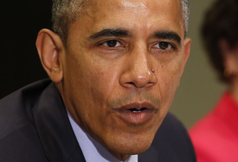 © Reuters. Obama pide a los jóvenes preocuparse más por el empleo que por marihuana