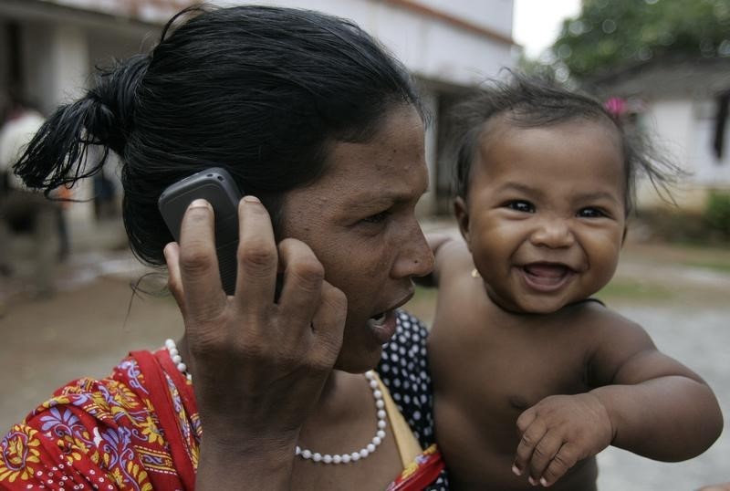 © Reuters. A Christian woman speaks on a mobile phone at a refugee camp in Bhubaneswar