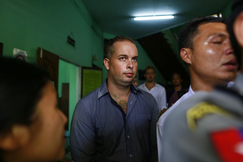 © Reuters. Phil Blackwood, a bar manager from New Zealand, comes out of court after being sentenced to two and half years in prison, at Bahan township court in Yangon