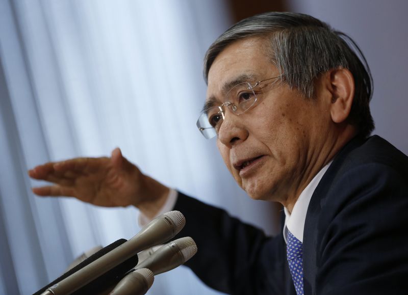 © Reuters. Bank of Japan Governor Kuroda speaks during a news conference at the BOJ headquarters in Tokyo