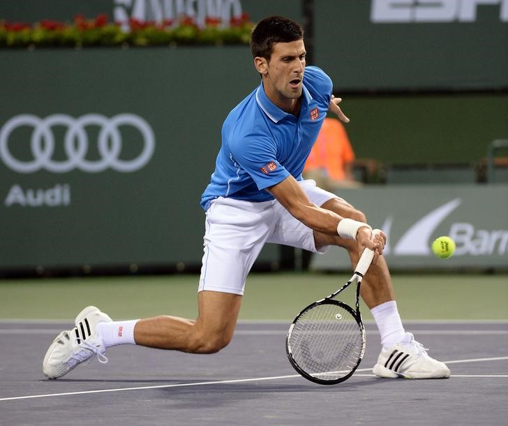 © Reuters. Djokovic y Murray avanzan en Indian Wells, Ferrer cae eliminado