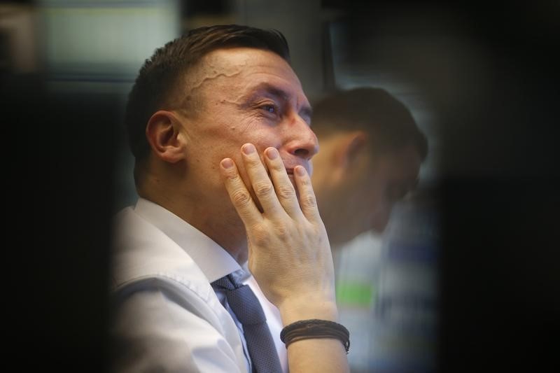 © Reuters. Srtock exchange trader works at his screen prior to an European Central Bank news conference in Frankfurt 