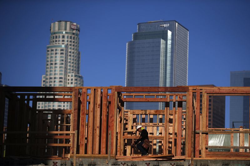 © Reuters. CHUTE DES MISES EN CHANTIER EN FÉVRIER AUX ÉTATS-UNIS