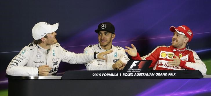 © Reuters. Rosberg, Hamilton e Vettel em entrevista coletiva em Melbourne após GP da Austrália de F1