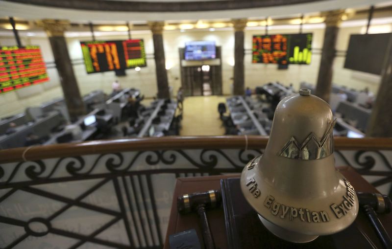 © Reuters. ضعف النفط يضغط على أسواق الأسهم الخليجية وآمال بأن تدعم النتائج بورصة مصر