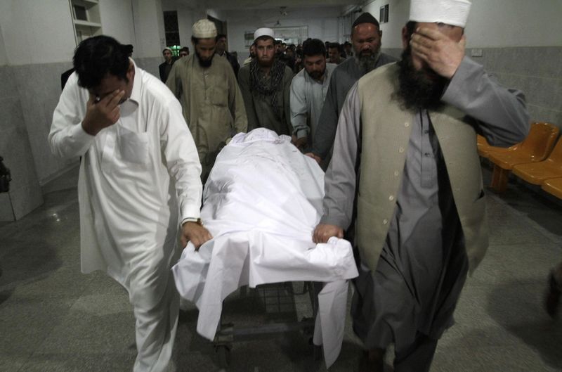 © Reuters. مقتل محامي طبيب باكستاني ساعد المخابرات الأمريكية على ملاحقة بن لادن