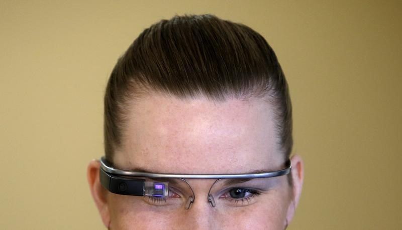 © Reuters. A woman wears Google glasses after a media presentation of a Google apartment in Prague