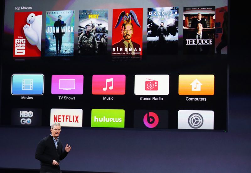 © Reuters. File photo of Apple CEO Tim Cook speaking during an Apple event in San Francisco