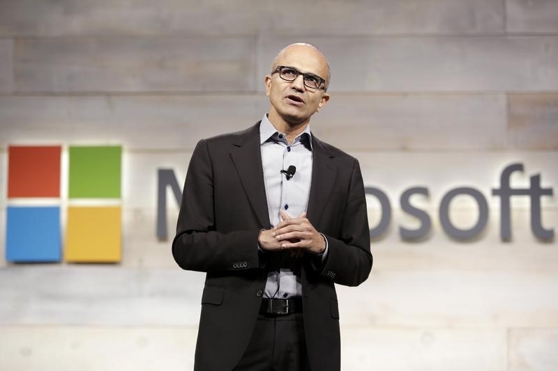© Reuters. Microsoft Corp Chief Executive Satya Nadella speaks at his first annual shareholders' meeting in Bellevue, Washington